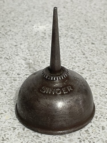 Small 7cm high singer - small,